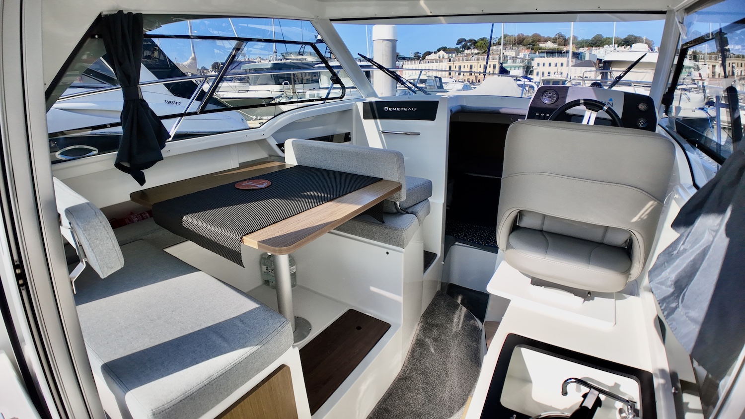 Beneteau8_25